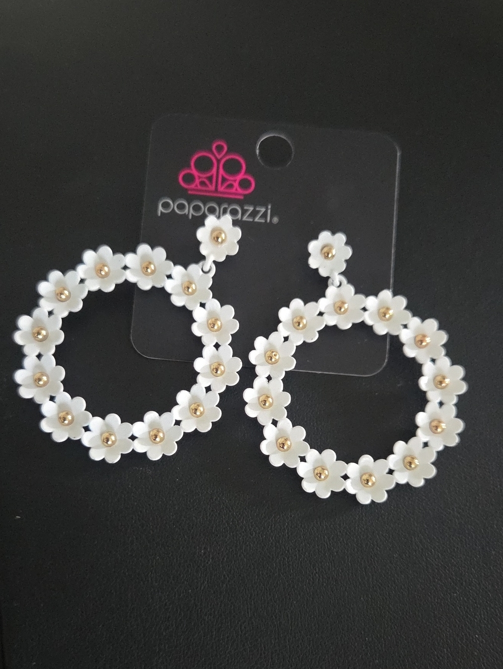 Paparazzi Floral Post Earrings White NWT
